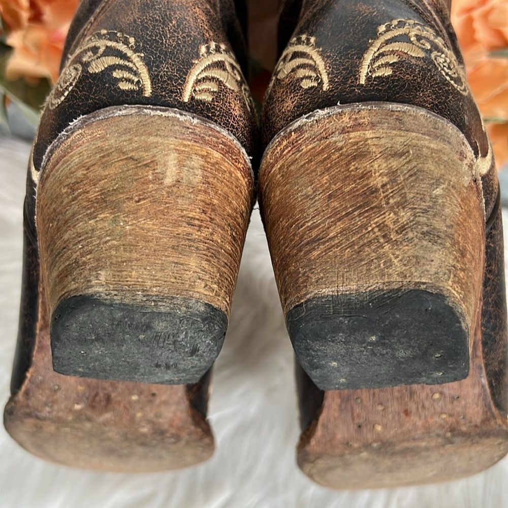 CIRCLE G WOMEN'S DISTRESSED BONE DRAGONFLY EMBROIDERED BOOTS - SNIP TOE Size 10 - Picture 11 of 14